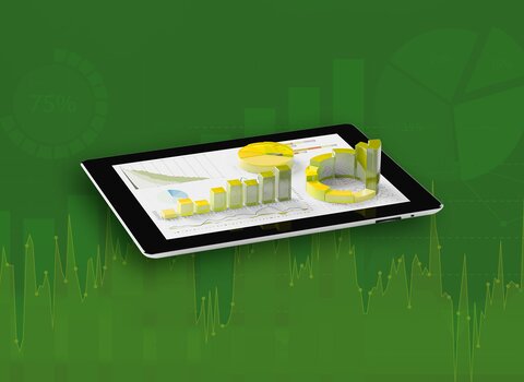 Zu sehen ist ein Tablet, aus welchem in dreidimensionaler Darstellung verschiedene Kuchen- und Balkendiagramme in die Höhe wachsen. Die Diagramme auf dem Tablet sind in Gelb und Grün gehalten. Der Bildhintergrund hinter dem Tablet ist ebenfalls grün und zeigt zweidimensionale Graphen. | © wob AG